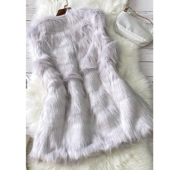 Beautiful Grey faux fur vest/coat. M & L NWT - Picture 2 of 6